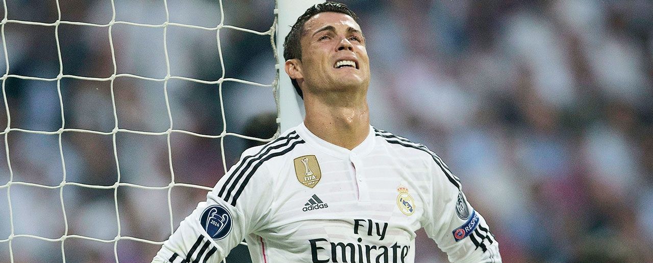 Egy dögös olasz modell szerint C. Ronaldo ki szokta tömni az alsógatyáját