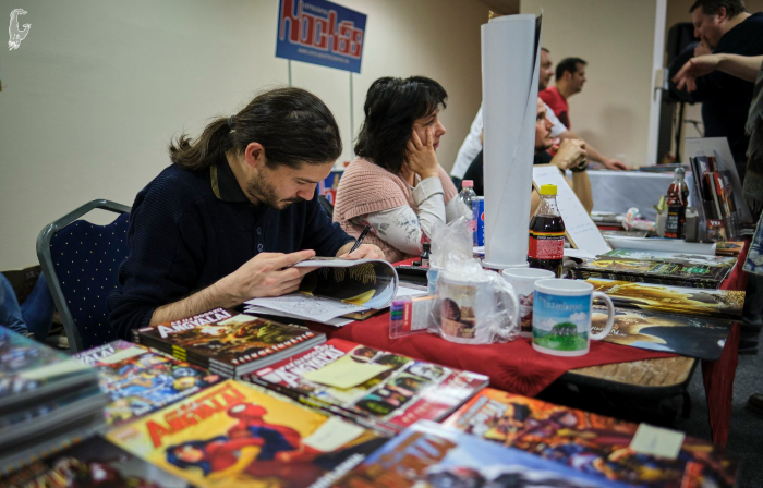 Geekz Photos - 2020 - Hungarocomix XV. - 4 - Tebeli Szabolcs dedikál... + logo